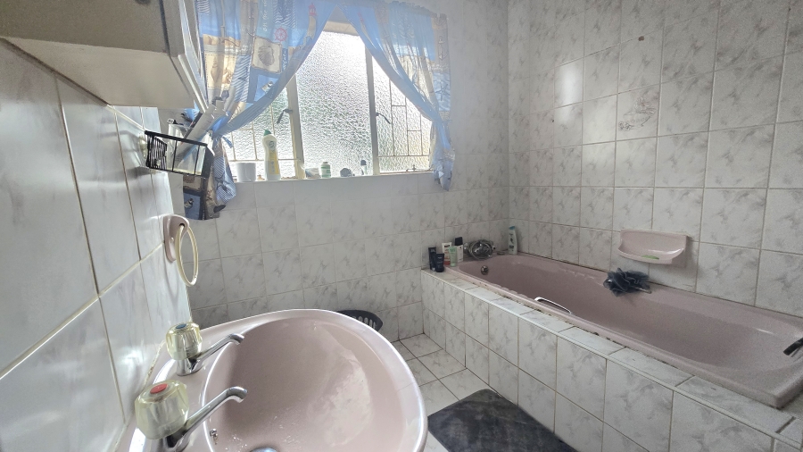 3 Bedroom Property for Sale in Geelhoutpark North West